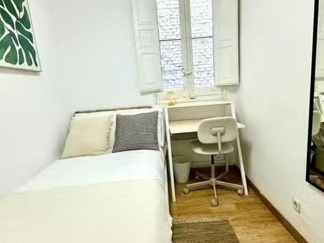¡Recién llegado! Habitación en Calle de Fuencarral, Chamberí