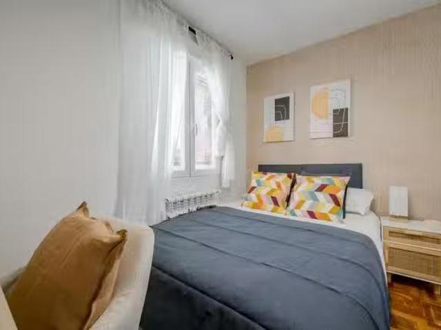 Acogedor Habitación en Calle de Fuendetodos, Latina