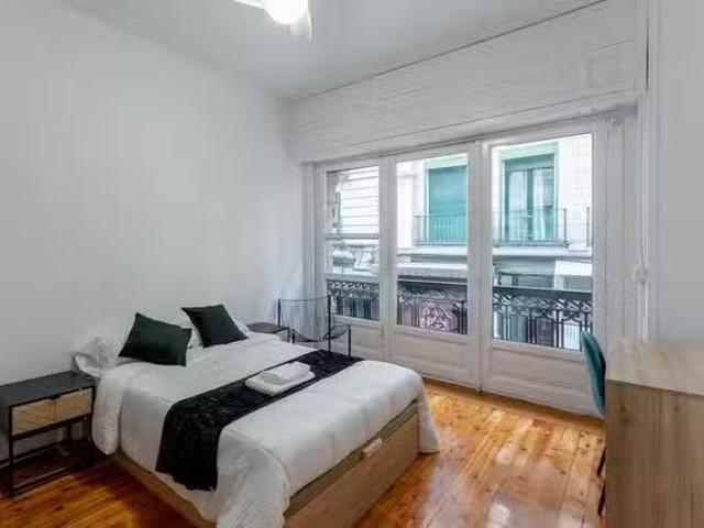 Acogedor Habitación en Calle de la Victoria, Sol