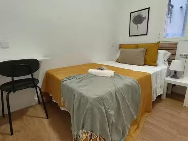 Encantador Habitación en Calle de Trafalgar, Trafalgar