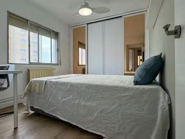 ¡Oferta! Habitación en Calle del Poeta Blas de Otero, Ventas