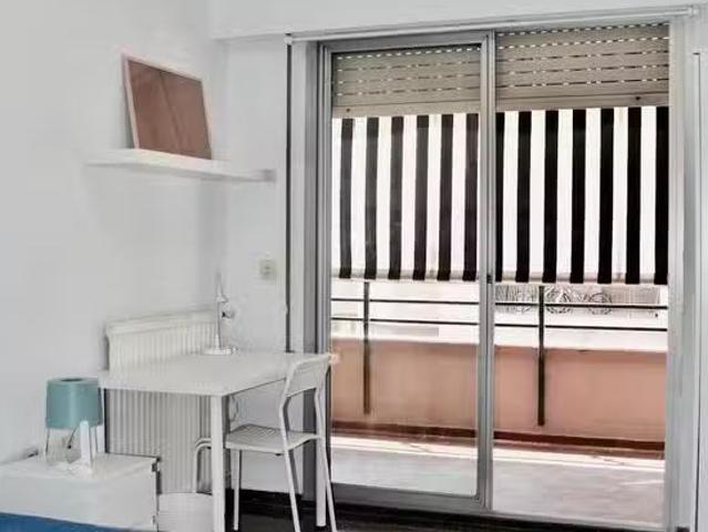 ¡Recién llegado! Habitación en Calle Doctor Moliner, Exposición