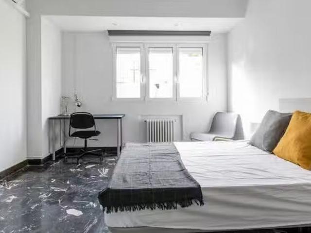 ¡En alquiler! Habitación en Calle Periodista Azzati, Sant Fran.