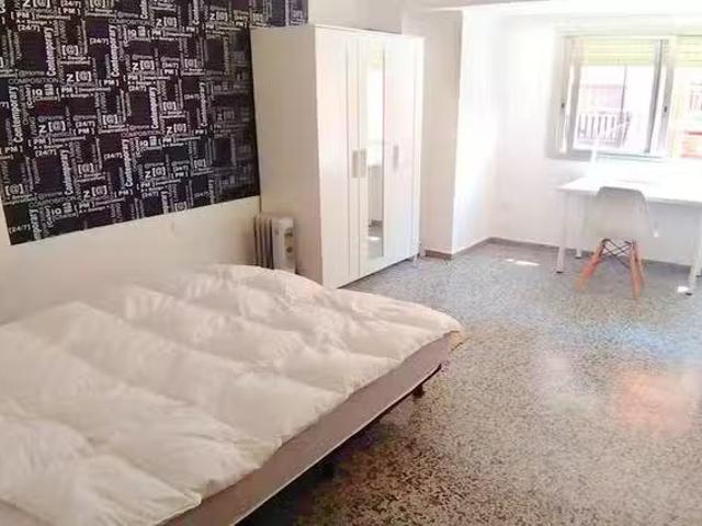 ¡Recién llegado! Habitación en Calle Plus Ultra, En Corts