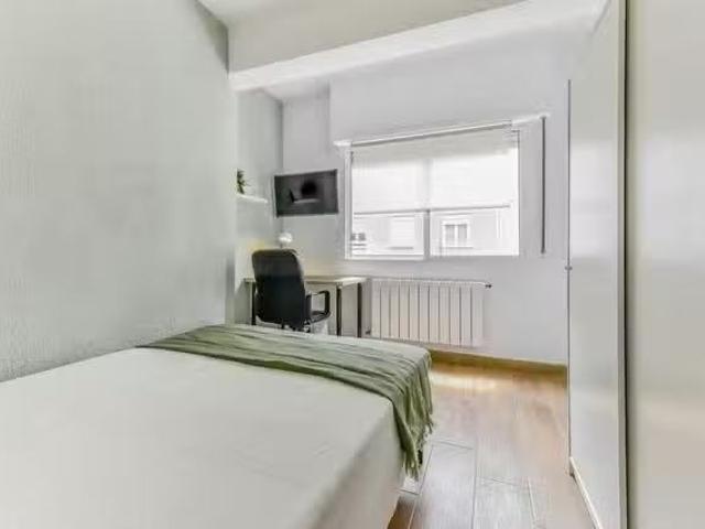 Único Habitación en Calle San Pedro, Hospital