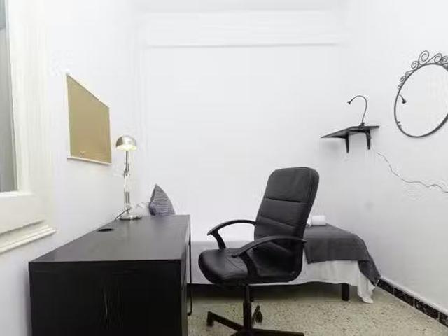 ¡Oferta! Habitación en Carrer de Vila i Vilà, El Poblesec