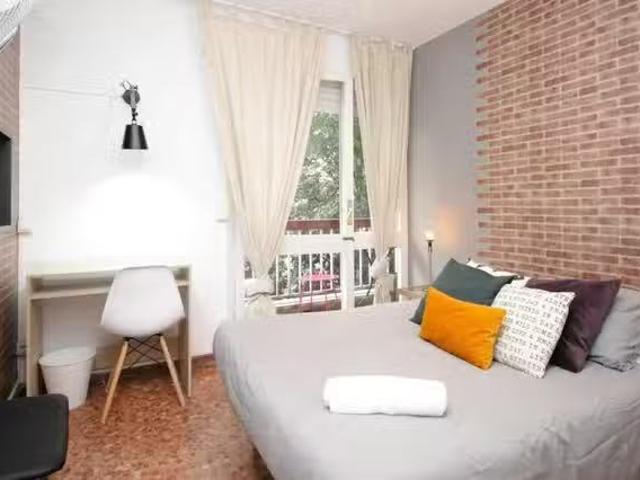 Acogedor Habitación en Carrer de Roger de Llúria, Dreta de l'E.