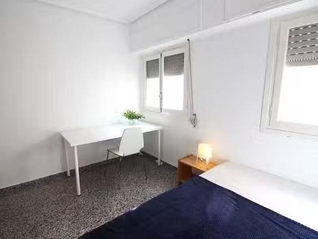 Bonito Habitación en Carrer del Doctor Vicente Pallarés