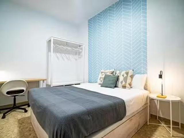 ¡Recién llegado! Habitación en Carrer d'Occident