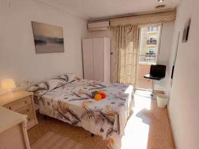 ¡Renta! Habitación en Carrer Pere Joan Perpinyà, L'Asil
