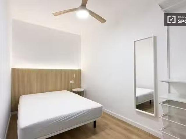 Único Habitación en piso compartido de 5 habitaciones, El Rava.