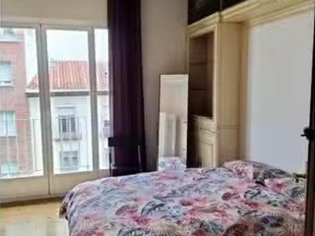 ¡Oferta! Habitación en piso compartido de 6 habitaciones en al.