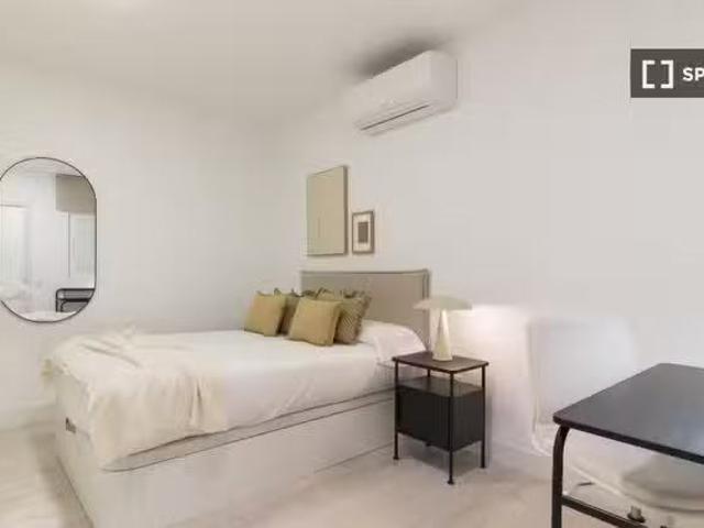 ¡Oferta! Habitación en piso compartido de 8 habitaciones en Pa.