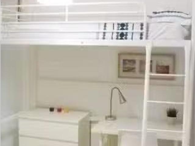 Encantador Habitación en piso compartido en alquiler en San Is.
