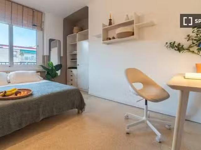 Bonito Habitación en piso compartido en el Congrés i els India.