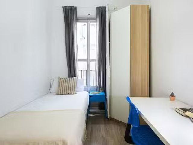 Único Habitación en Plaza de la Marina Española