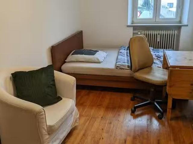 Bonito Habitación en Wasserburger Landstraße, Trudering