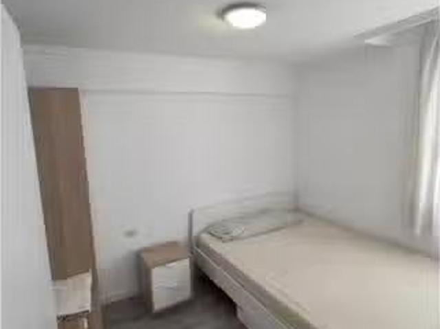 Encantador Habitaciones en alquiler en apartamento de 3 habita.
