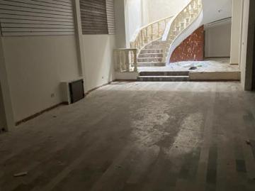 Renta local de 2 pisos en centro comercial, Plaza Loreto. Zona Los Fuertes