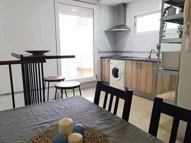 ¡En alquiler! Piso de 1 habitación en Plaza San Martín, Encarn.