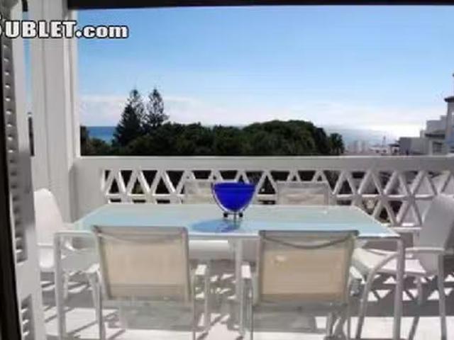 Bonito Piso de 3 habitaciones en Avenida Playas del Duque, 296.