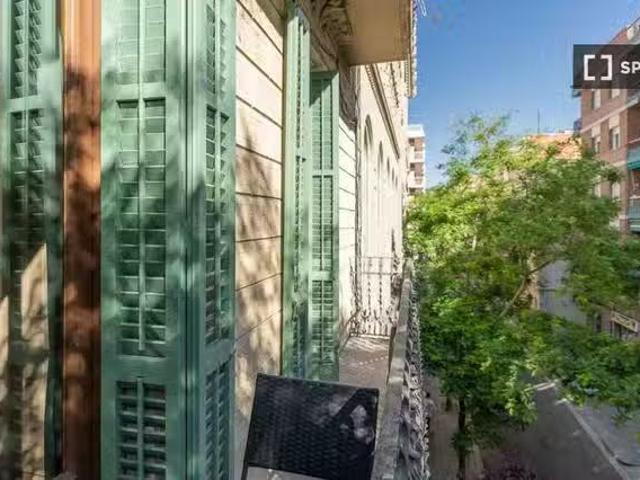 Barato Piso en alquiler de 4 habitaciones, Vila de Gràcia