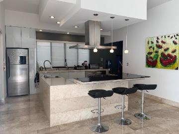 Renta Residencia Semiamueblada en Privada Yucatan Country Club