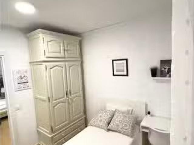 Bonito Se alquila habitación en apartamento de 4 dormitorios e.