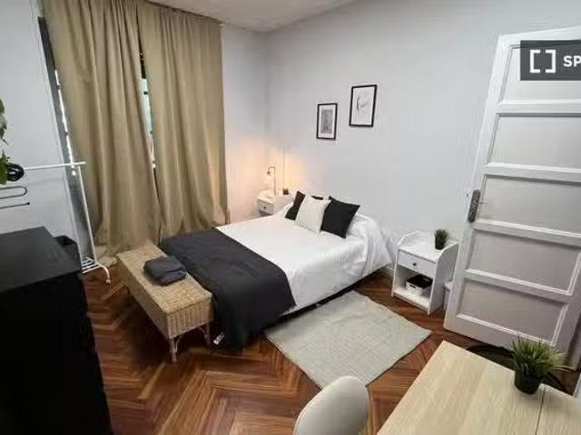 ¡Renta! Se alquila habitación en piso compartido de 6 habitaci.