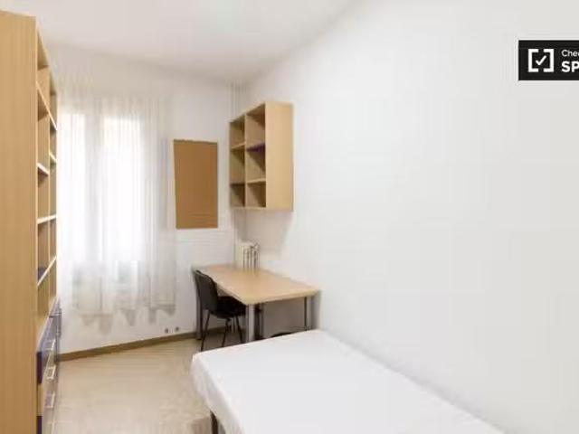 Bonito Se alquila habitación en piso de 1 dormitorio en Eixamp.
