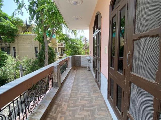 Rental | 3 BHK 240 Sq.Yd. Builder Floor in Choma