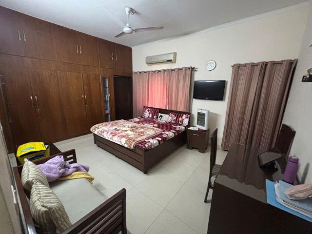 Rental | 3 BHK + Prayer Room,Study Room 4500 Sq.Ft. Builder Floor in Sector 8