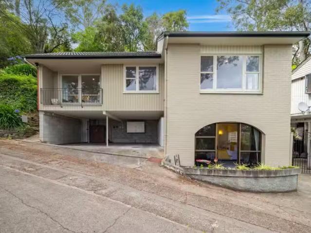 Just in! 3 BR 10a Sherwood Lane, Cashmere, NZ 8022 House for.