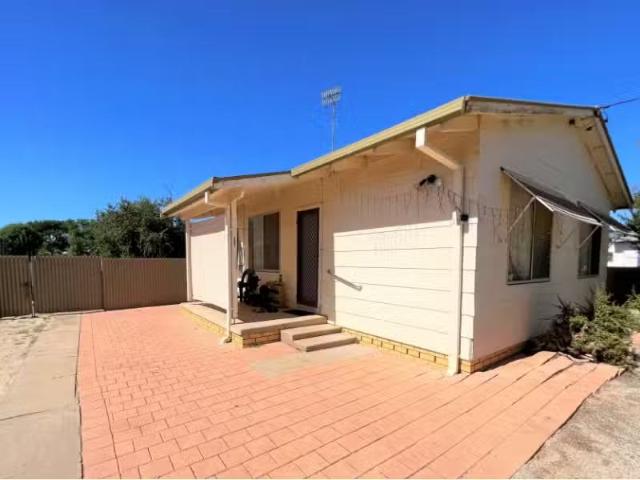 Charming 3 BR 18 Florence Street, HILLSTON House for rent Lis.