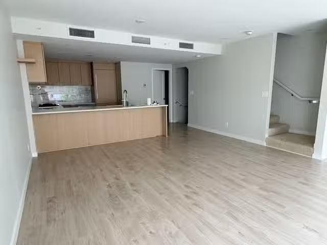 Just in! 3 BR Townhouse for rent in Richmond, Richmond, 14 333.