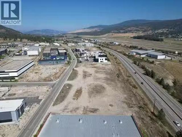 Rental! 1985 & 2025 Pier Mac Way, Kelowna, BC, V1V 0C1 comme.