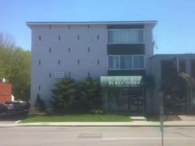 Nice 1 BR 1500 Apartment in West Island