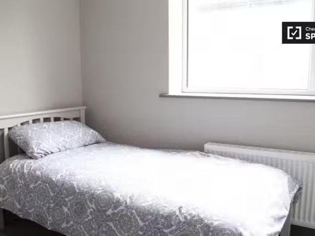 Charming 1 BR Bed in shared 4 bedroom flat for rent in Whiteha.
