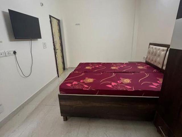 Rental | 1 Rk 440 Sq.Ft. Builder Floor in Sector 44