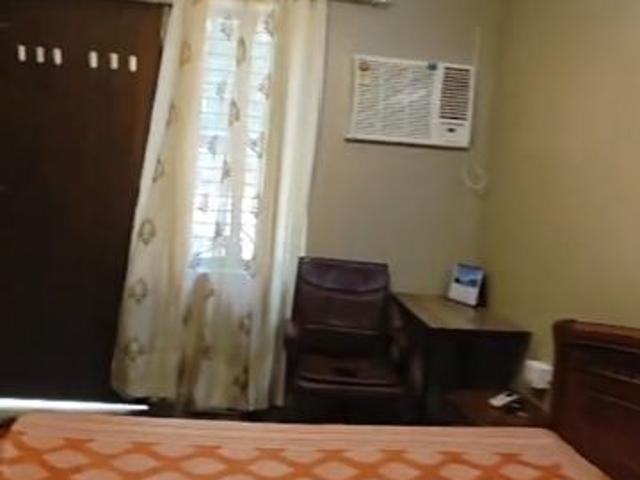 Rental | 1 Rk 500 Sq.Ft. Builder Floor in Sector 18