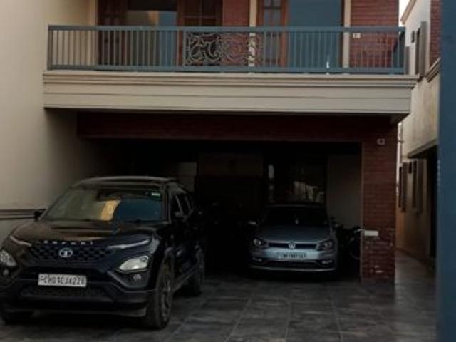 Rental | 2 BHK + Study Room 500 Sq.Yd. Builder Floor in Sector 21