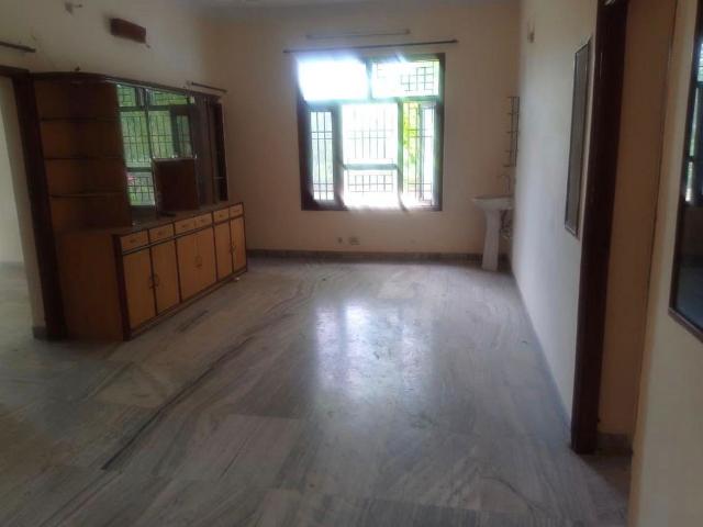 Rental | 2 BHK + Store Room 400 Sq.Yd. Builder Floor in Sector 37