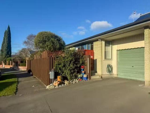 Unique 2 BR 2/5 Chislehurst Place, Bryndwr, NZ 8053 House fo.