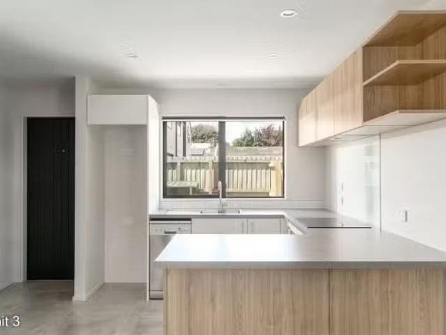 Just in! 2 BR Convenient Quality Living In Addington First N.