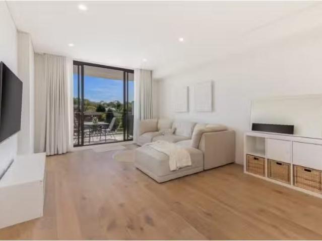 For Rent! 405/34 Railway Crescent, JANNALI Apartment for rent.