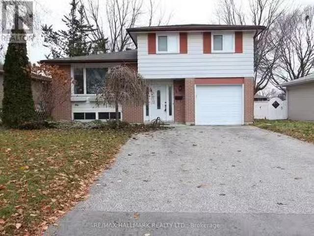 Just in! 4 BR 8 Meadowland Avenue, Barrie, ON, L4N 2Y4 house.