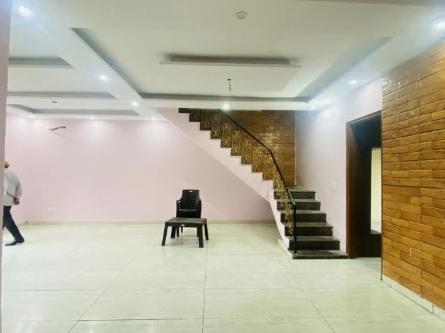 Rental | 5 BHK + Study Room 200 Sq.Yd. Independent House in Omaxe New Chandigarh