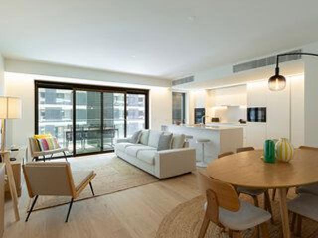 Rental Apartment new 3 bedrooms Praça de Espanha São Sebastião da Pedreira Lisboa condominium, store room, green areas, furnished, balcony, garden, swimming pool, equipped