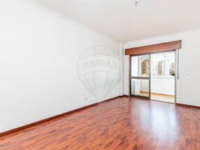 Rental Apartment in the center 1 bedrooms Oeiras kitchen, balcony, store room