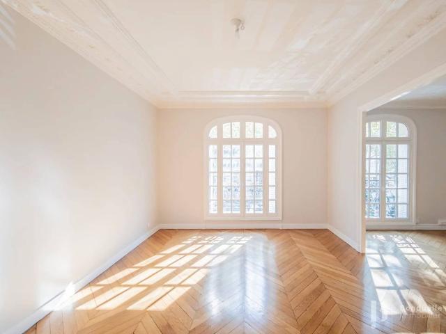 Rental Apartment Paris 7th École Militaire